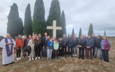 Učenici 7. razreda odali počast pokojnicima i žrtvama Domovinskog rata uoči Svih Svetih