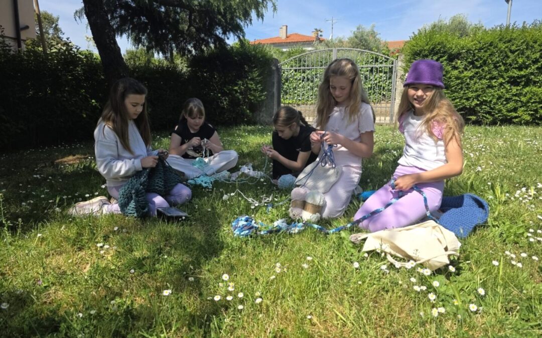 Heklanje u 4. a razredu : spoj tradicije i prijateljstva