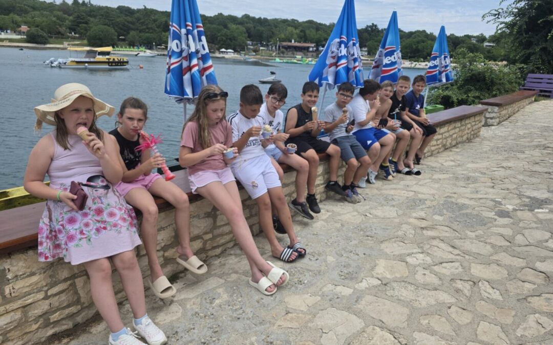 4.a razred uživao na kupanju u Lanterni