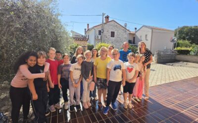 Međunarodni dan starijih osoba: Radost, pjesma i tople riječi u domovima naših baka i djedova