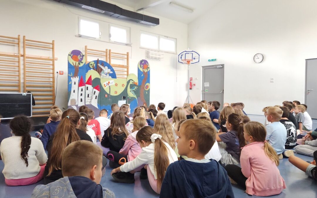 Povodom Dječjeg tjedna: Učenici OŠ Tar-Vabriga uživali u predstavi “Pravi prijatelj”